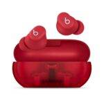Beats Solo Buds prichádzajú v kompaktnom a štýlovom prevedení, ktoré dokonale zapadne do každodenného života. S dôrazom na jednoduchosť a eleganciu ponúkajú ergonomický tvar, ktorý výborne sedí v ušiach a zároveň zaručuje pohodlie aj pri dlhšom nosení. Slúchadlá sú dostupné v niekoľkých moderných farbách, vďaka čomu si každý používateľ nájde tú svoju ideálnu kombináciu štýlu a funkčnosti.