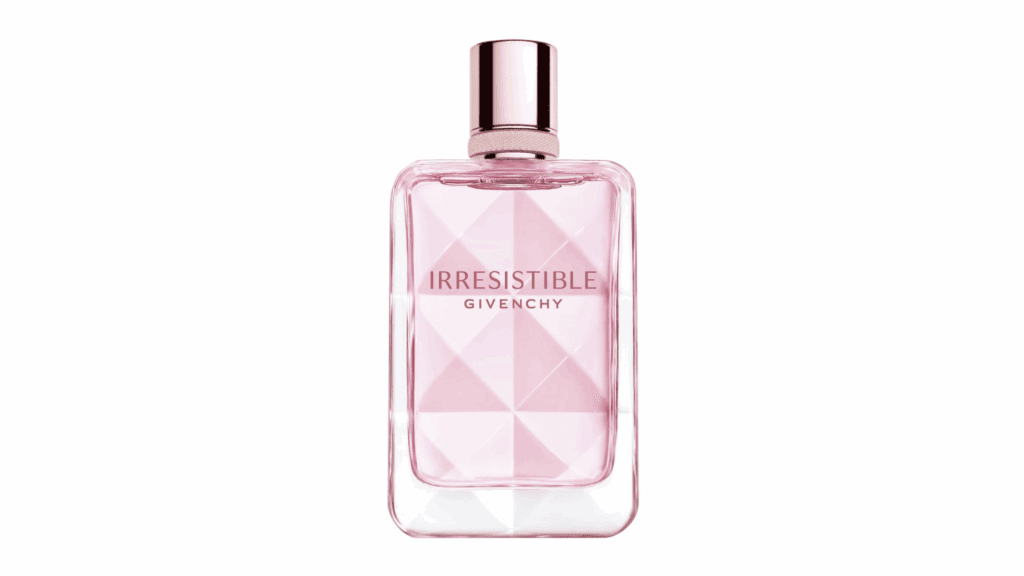 Givenchy Irresistible Very Floral je kvetinová vôňa, ktorá v sebe spája jemnosť a intenzitu prírody, vytvárajúc tak elegantný a neodolateľný zážitok. Tento parfém sa otvára sviežimi tónmi ruže a jazmínu, ktoré postupne prechádzajú do sladkých a teplých akordov pižma a hrušky, čím vzniká dokonalá rovnováha medzi sviežosťou a romantikou. Irresistible Very Floral je určený pre ženy, ktoré hľadajú sofistikovanú a nezabudnuteľnú vôňu, ktorá ich podčiarkne a nechá dojem na každého, kto sa s nimi stretne.