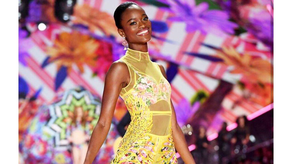 Mayowa Nicholas je nigerijská supermodelka, ktorá sa stala jednou z najvýraznejších tvárí globálneho módneho priemyslu. Narodená 22. mája 1998 v Lagose, svoju kariéru odštartovala víťazstvom v súťaži Elite Model Look Nigeria v roku 2014, čo jej otvorilo dvere na medzinárodné móla.