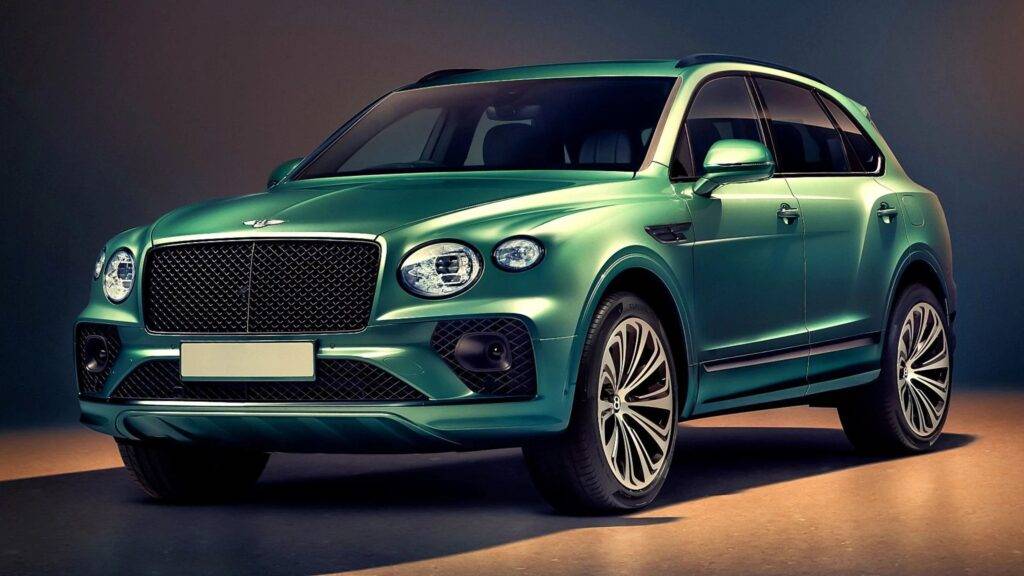Bentley Bentayga Atelier Edition predstavuje vrchol luxusu a remeselnej zručnosti v automobilovom priemysle. Tento model kombinuje najnovšie technológie s nezameniteľným dizajnom, ktorý odráža tradičnú eleganciu značky Bentley. Vďaka ručne vyrobenému interiéru, kvalitným materiálom ako je praveké drevo, koža a kovové detaily, poskytuje tento SUV najvyšší komfort, ktorý si zákazníci môžu prispôsobiť podľa svojich osobných preferencií. Každý detail je starostlivo navrhnutý tak, aby ponúkal nielen estetický zážitok, ale aj praktickú hodnotu.