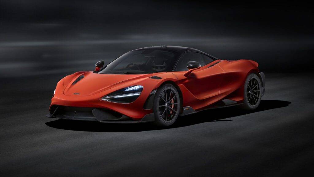 McLaren 765LT je automobil, ktorý posúva hranice výkonu a dynamiky. S motorom V8 o objeme 4,0 litra a výkonom až 765 koní tento model ponúka ohromujúcu akceleráciu a maximálnu rýchlosť presahujúcu 330 km/h. 765LT je vylepšením predchádzajúcich modelov zo série Longtail, s ešte väčším dôrazom na aerodynamiku, čo mu umožňuje dosiahnuť excelentnú ovládateľnosť a stabilitu aj pri vysokých rýchlostiach.