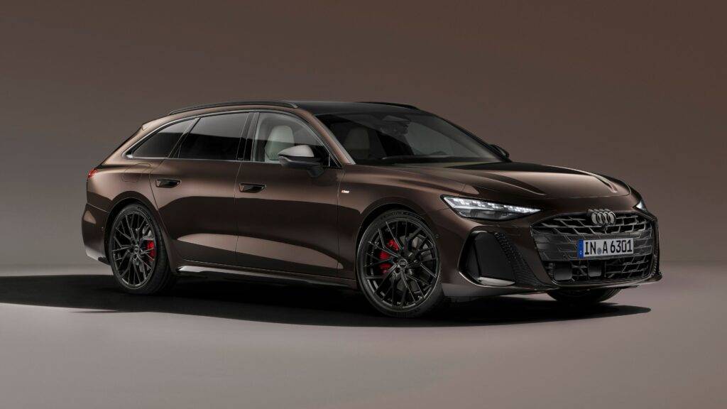 Nové Audi A6 Avant (2025) je vynikajúcim príkladom toho, ako kombinovať výkon, eleganciu a praktickosť. S výrazným dizajnom, ktorý zahŕňa ostré línie a robustné proporcie, tento model zaujme každého, kto hľadá luxusný a zároveň funkčný automobil. Nový A6 Avant sa vyznačuje modernými technológmi a vylepšenými aerodynamickými vlastnosťami, ktoré zaručujú skvelú jazdu, pričom stále zachováva svoj špičkový vzhľad.